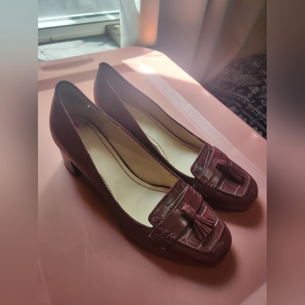 NEW Nine West Size 8.5 Burgundy heeled loafers with tassles  REAL LEATHER
